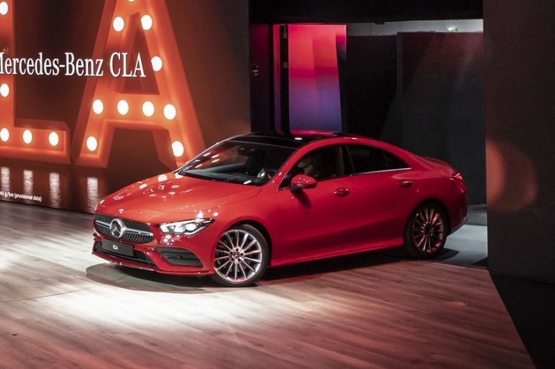Новый седан Mercedes-Benz CLA: понимающая мультимедиа и только многорычажка сзади