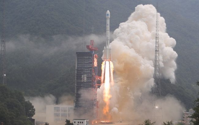 Китай вывел на орбиту новый спутник Zhongxin-2D