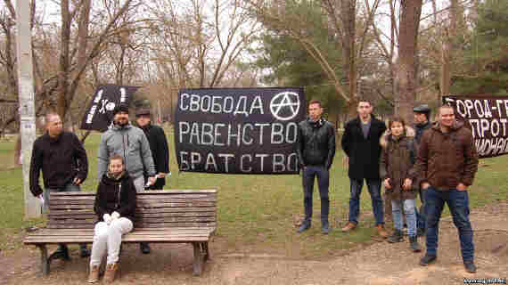«Нацисты пошли работать в ФСБ». В Севастополе на антифашистском митинге критиковали власти России