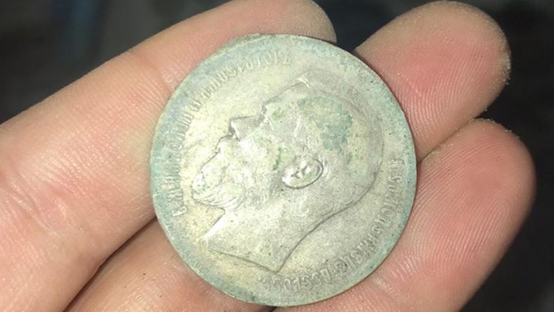 В Киеве нашли клад серебряных монет с изображением Николая II (ФОТО)