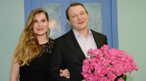 Жена Марата Башарова официально подала на развод