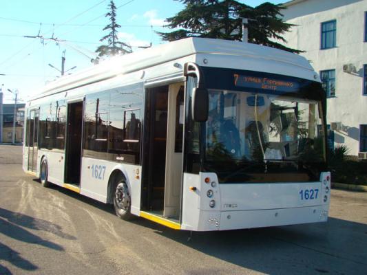 Для низкорослых пассажиров в троллейбусах Севастополя установят дополнительные поручни
