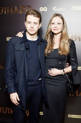 27-летний статный красавец-сын Марии Мироновой поддержал ее на премьере фильма