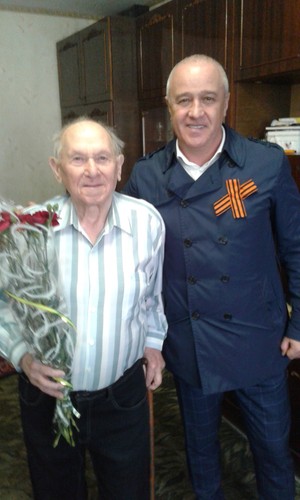 Депутаты Государственного Совета Крыма навестили ветеранов Великой Отечественной войны