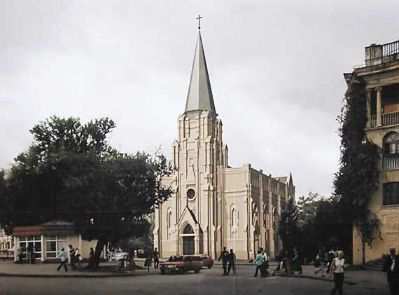 Здание костёла в Севастополе передали католикам и оштрафовали их за «варварство»