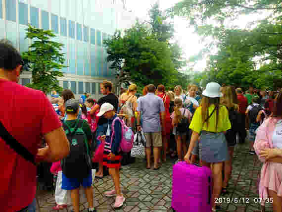 Овсянников в отпуске, в городе бардак: в Севастополе дети не поехали в лагерь
