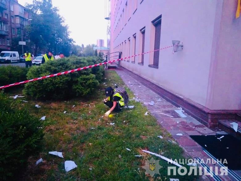 Теракт в Киеве: из гранатомета обстреляли здание телекомпании