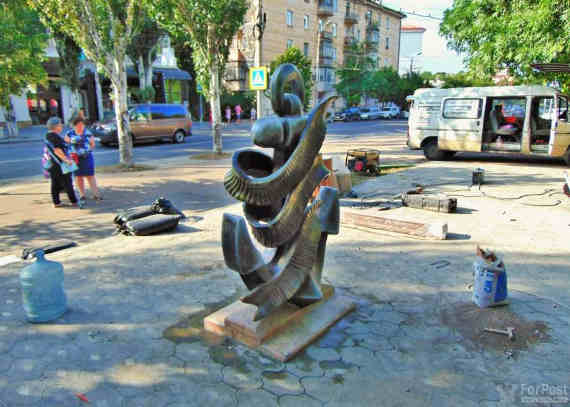 Севастополь утыкают новыми жуткими памятниками