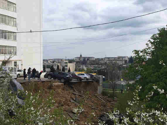 В правительстве Севастополя открестились от рухнувших подпорных стен