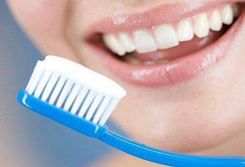 Стоматологи рассказали, как правильно чистить зубы