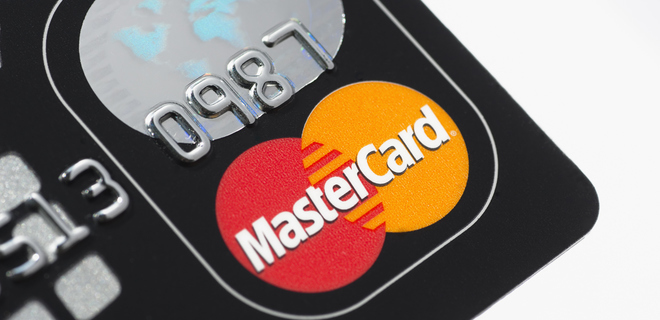 В MasterCard убрали название компании из своего логотипа