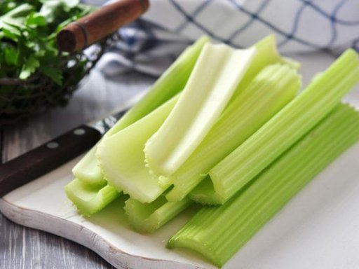 Зеленые листовые овощи защищают от ожирения печени