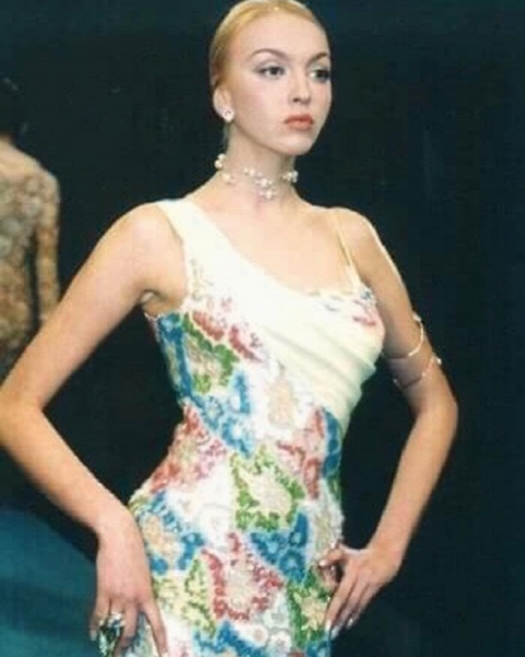 Оля Полякова показала, как выглядела в 16 лет