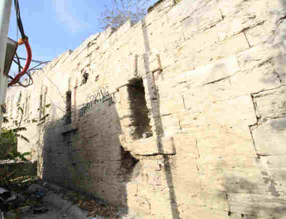 В Севастополе уничтожаются объекты исторического наследия