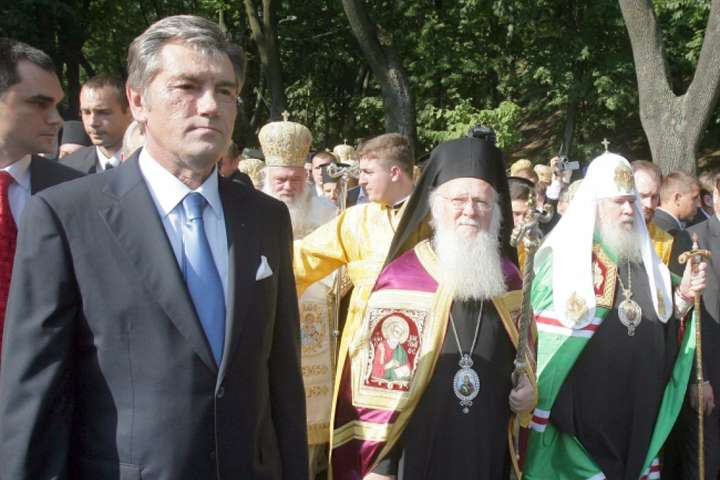 Ющенко рассказал, как Тимошенко препятствовала Украине получить Томос