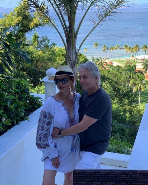 Кэтрин Зета-Джонс со звездным мужем и детьми отдыхает на Кубе
