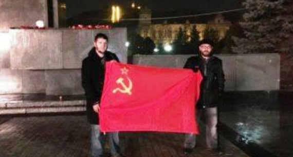 В Керчи запретили собираться по двое и носить цветы к Ленину