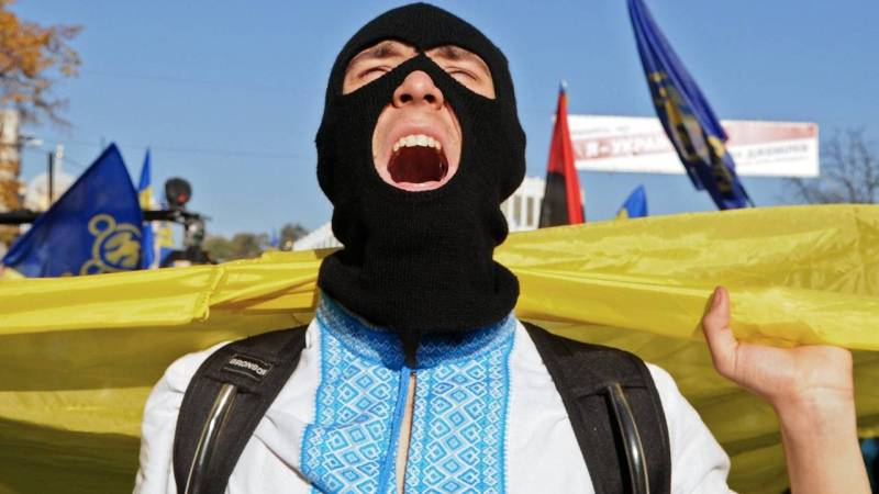 На Украине нацизм пошёл войной на фашизм