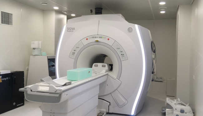 Овсянников запустил новый магнитно-резонансный томограф в Центре охраны здоровья матери и ребенка