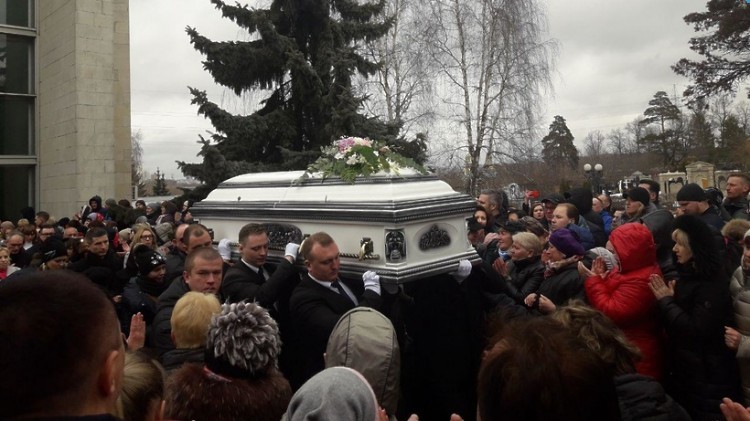 Юлия Началова похороны. Где и как прошла церемония, прощание с певицей, сколько людей пришли 