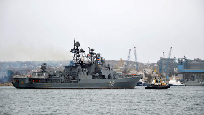 Корабль Северного флота вышел из Севастополя в дальний поход