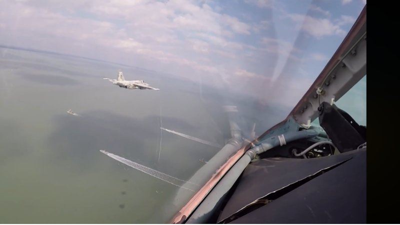 Украинские самолёты с полным боекомплектом пролетели над Азовским морем