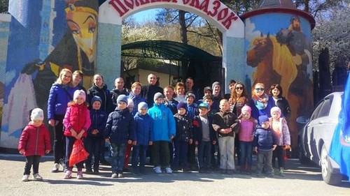 Депутаты горсовета организовали для жителей Алупки поездку на «Поляну сказок»