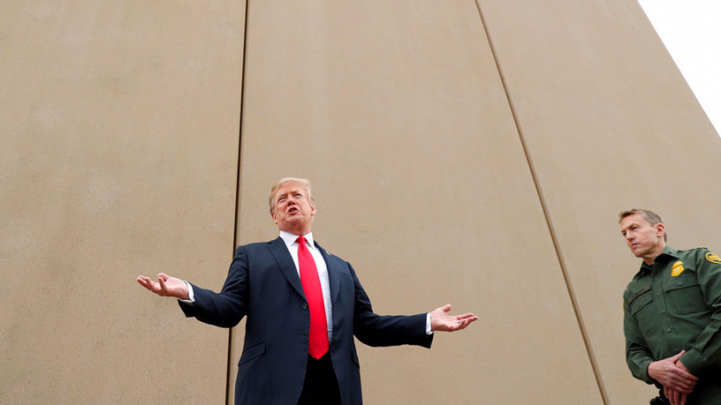 На Трампа подали в суд 20 штатов из-за строительства стены на границе с Мексикой