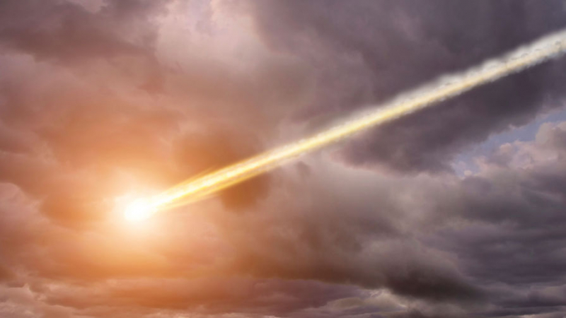 Падение метеорита в небе над Красноярском попало на видео 
