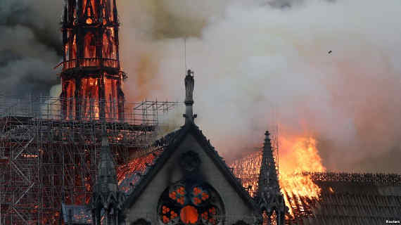 В Париже сгорел Собор Парижской Богоматери (фото, видео)