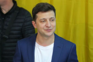 Экзитпол: Зеленский набирает больше 71 процента голосов во втором туре выборов президента Украины