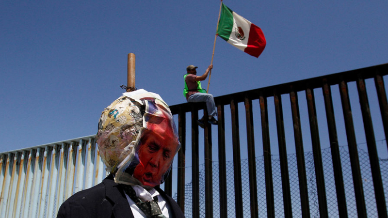 Трамп объявил о готовности закрыть границу США и Мексики