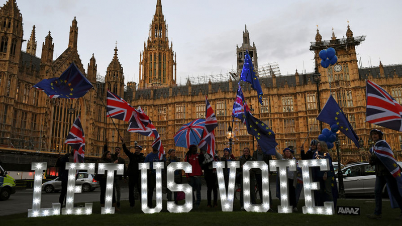Парламент отклонил поправку о майском Brexit