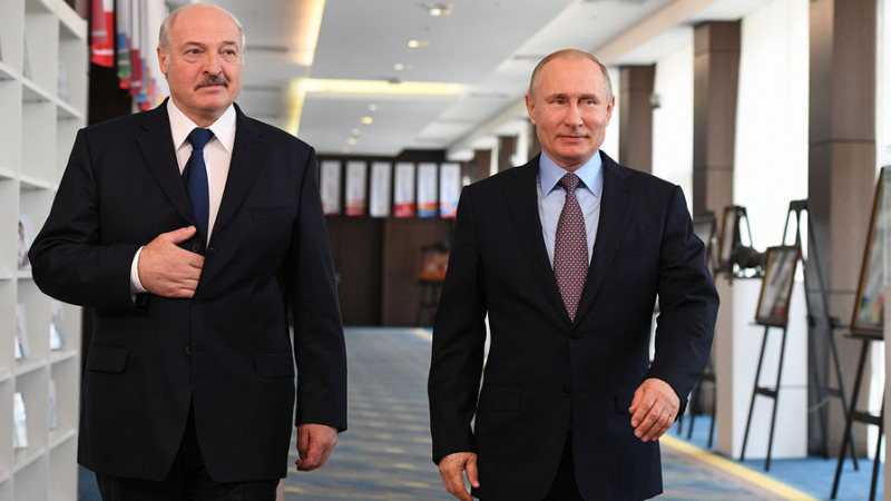 Лукашенко поздравил Путина с Днем единения народов двух стран