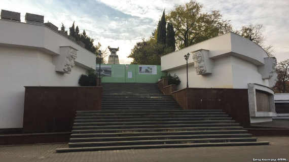 Суд обязал фонд Чалого прекратить строительство на Матросском бульваре в Севастополе