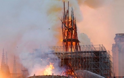 Нотр-Дам-де-Пари, Париж: причина пожара, почему горит, фото, смотреть видео