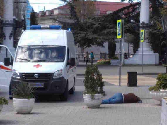 В центре Севастополя умер мужчина (фото)