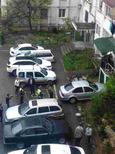 В Севастополе автолюбитель показал чудеса нетрезвой парковки (фото)