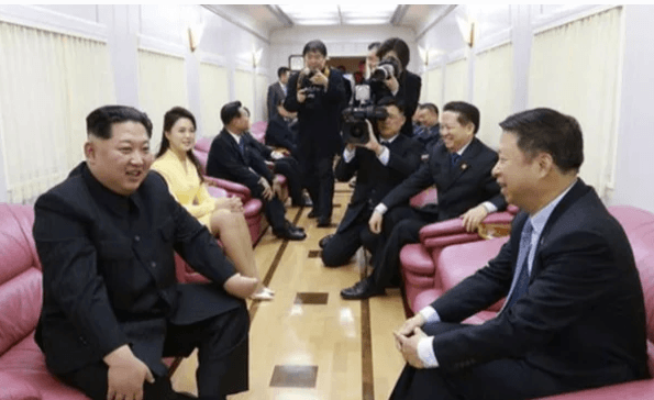 Цветные диваны и непонятный массажер для ног: бронепоезд, на котором катается Ким Чен Ын, изнутри