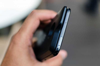 Обзор Moto Z3: надёжный и функциональный смартфон