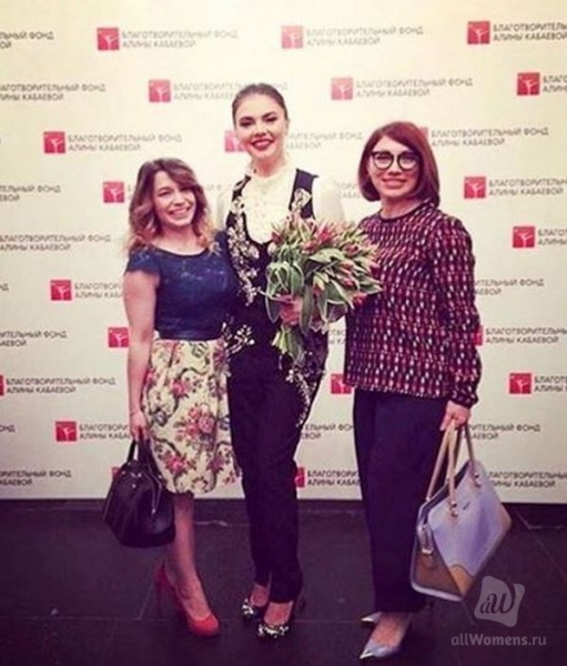 Редкое фото Алины Кабаевой и Розы Сябитовой стало поводом для скандала: фолловеры упрекнули сваху в лести
