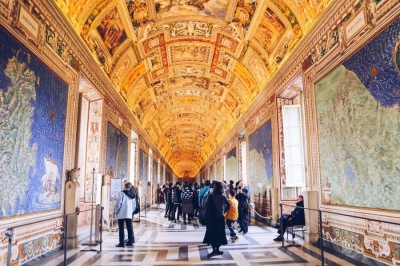 Ватикан открывает музеи по вечерам