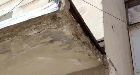 Севастопольцы опасаются за свои жизни из-за разваливающегося балкона