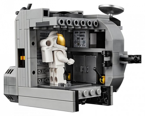 К юбилею высадки на Луну компания Lego выпустила особый набор конструкторов