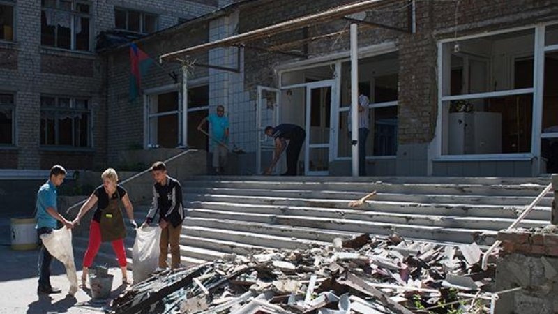 Зеленский отказался щадить школы и больницы Донбасса