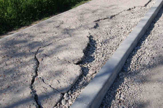 Есть дороги, но нет тротуаров: особенности ремонта по-севастопольски