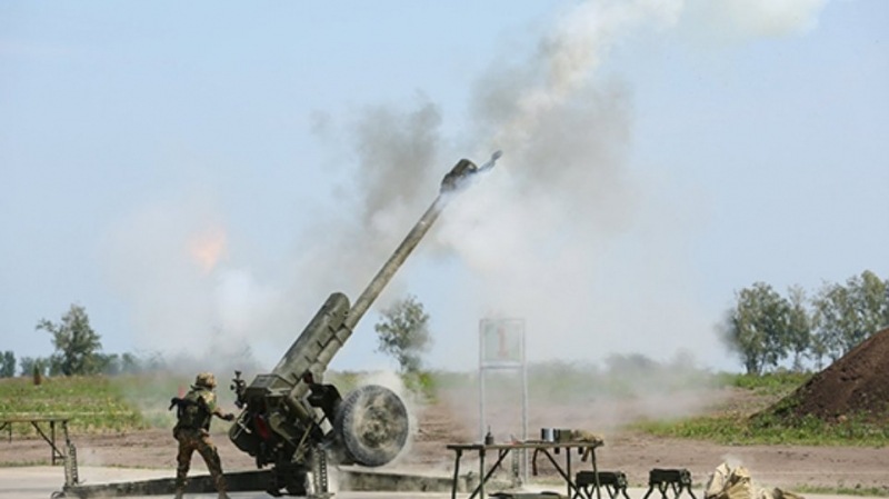 ВСУ обстреляли из тяжелых орудий Донецк на фоне переговоров в Минске