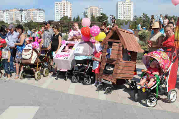 «Парад колясок» в Севастополе внесен в Книгу рекордов России
