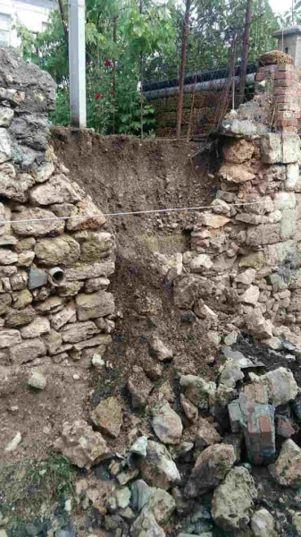 В Севастополе рухнуло несколько подпорных стен