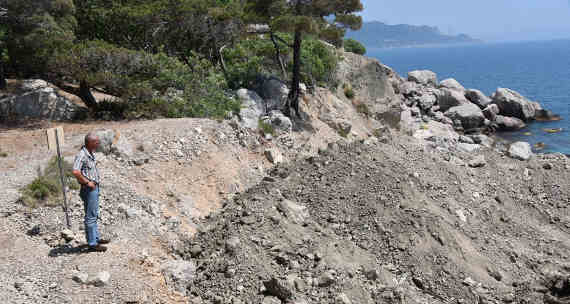 В урочище Батилиман ведутся строительные работы, разрушен уникальный ландшафт (фото)